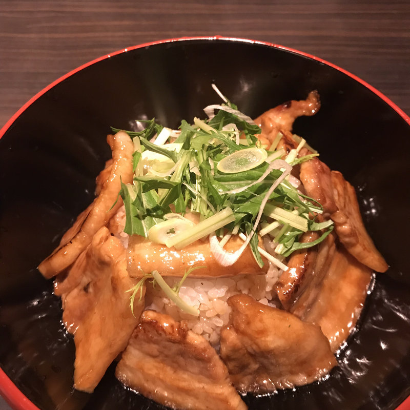 ばら肉ぶた丼(豚料理専門店 銀呈)