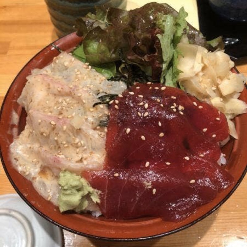 漬けまぐろと鯛胡麻だれの二色丼(寿し屋の勘八 国際ビル店)