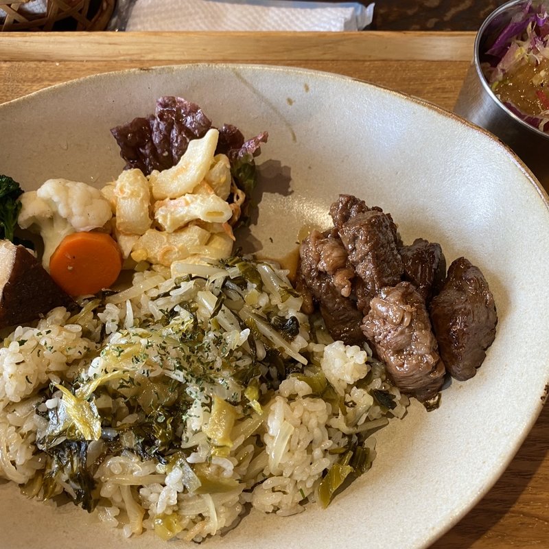 高菜のピラフとサイコロステーキ(陶千矛 徳山店（本店） （とうせんぼう）)