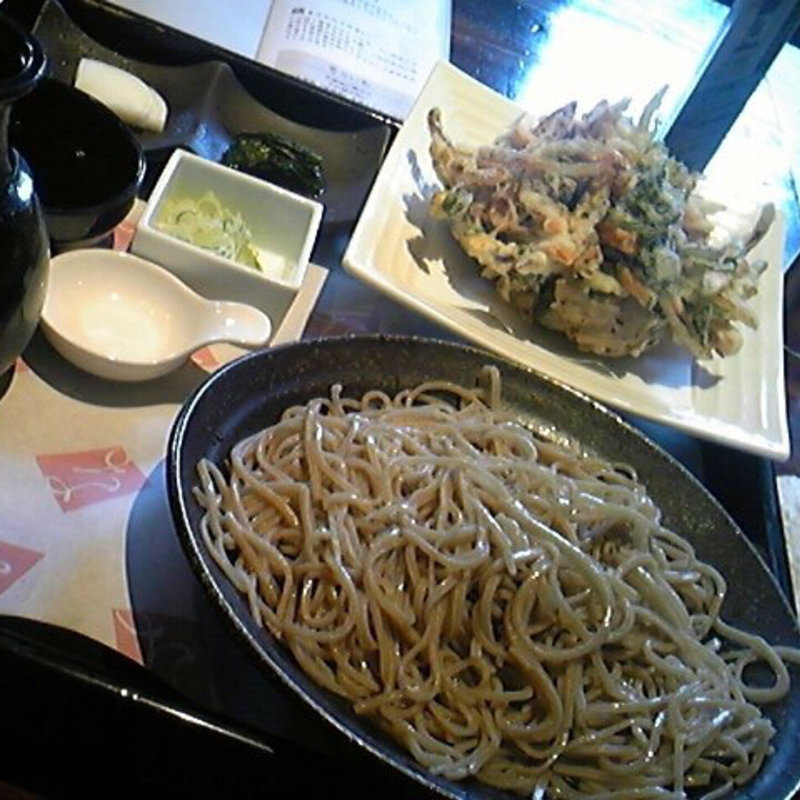 冷たいそば いろいろ野菜のかき揚げ(蔵+蕎麦 な嘉屋 なかや)