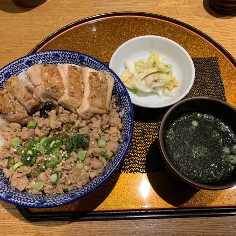 わがまま二色丼(新橋 鶏繁 どんぶり子)