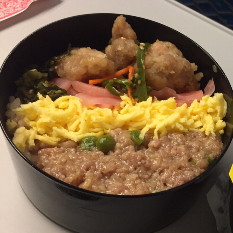 その名も鶏丼(東華軒 新幹線待合売店 )