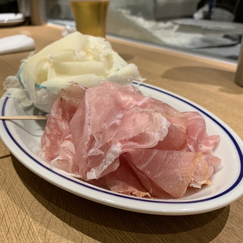 生ハムとチーズ(ピッツェリア・ダ・ガエターノ JRJP博多ビル店)