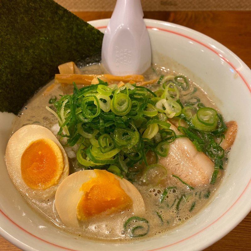 こくにぼ(別邸三く 豚骨らーめん真真)