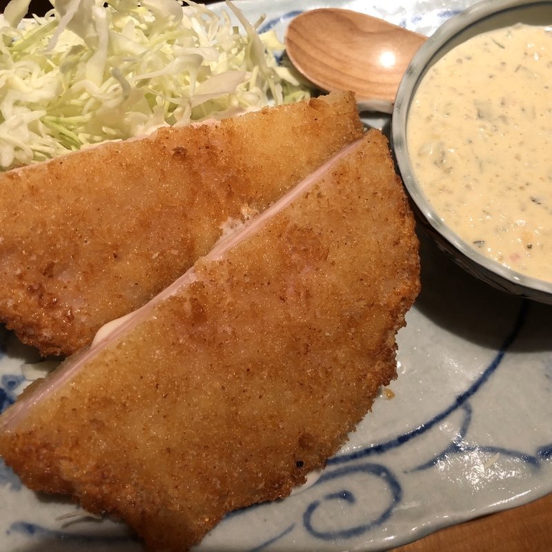 手仕込みチーズ入りミルフィーユハムカツ(酒場 あじとよ屋)