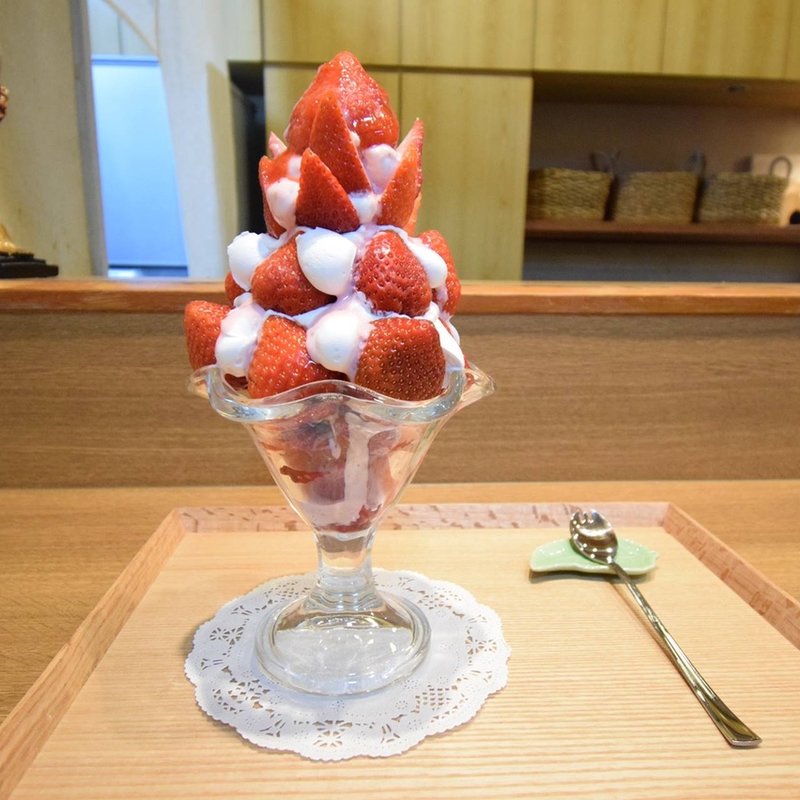 いちごパフェ(モモベジ)