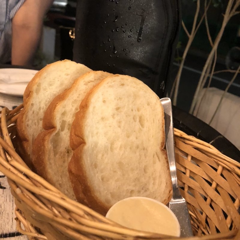 パン(かしわビストロバンバン 今泉店)