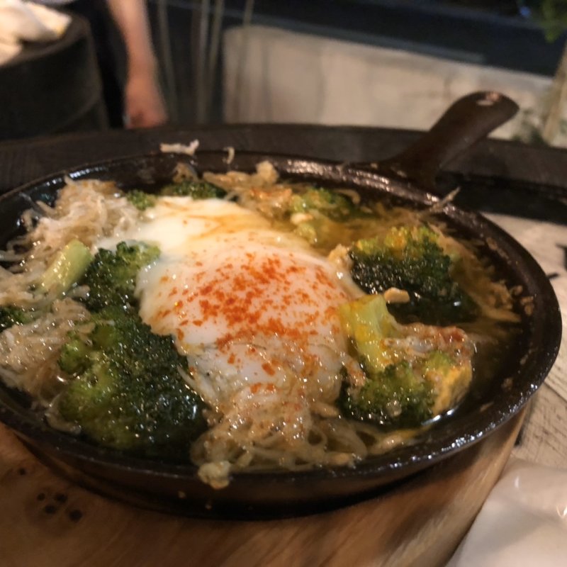 地鶏とモッツァレラのあつあつアヒージョ(かしわビストロバンバン 今泉店)