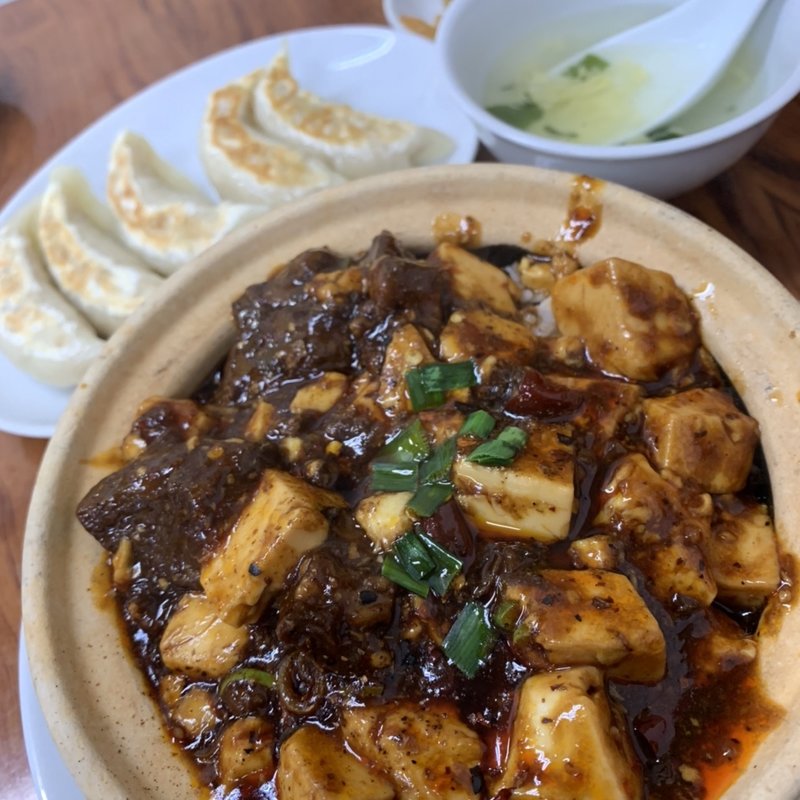 牛すじ麻婆餃子セット(土鍋大餃子)