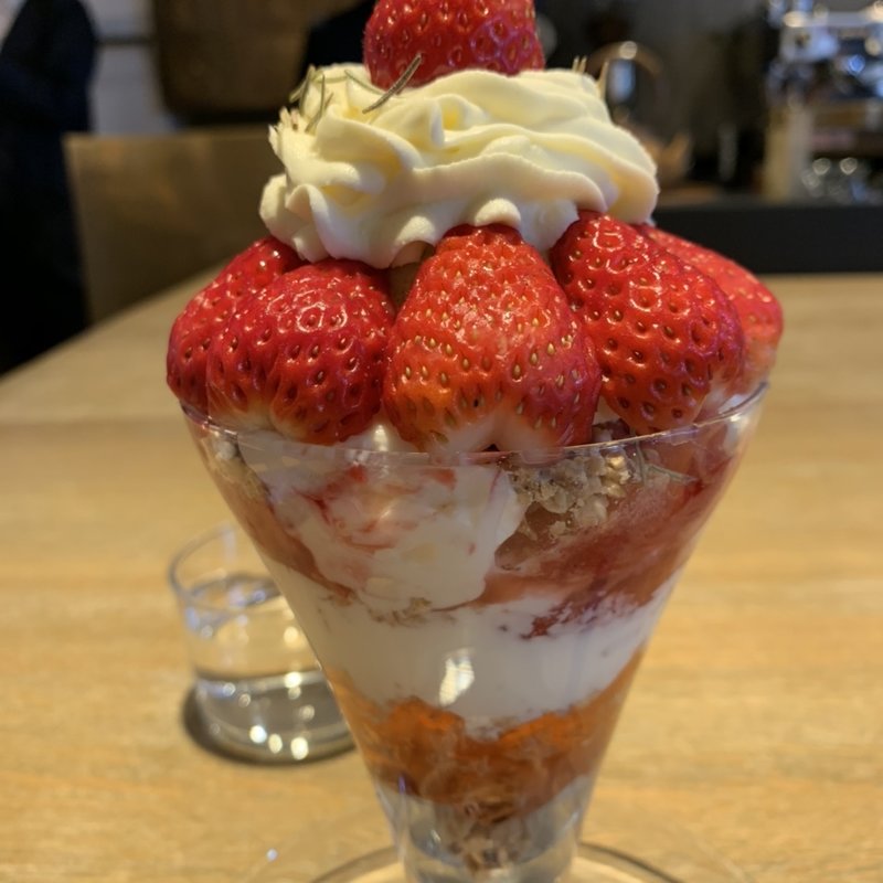 いちごのパフェ(古美珈琲 （COBI COFFEE）)