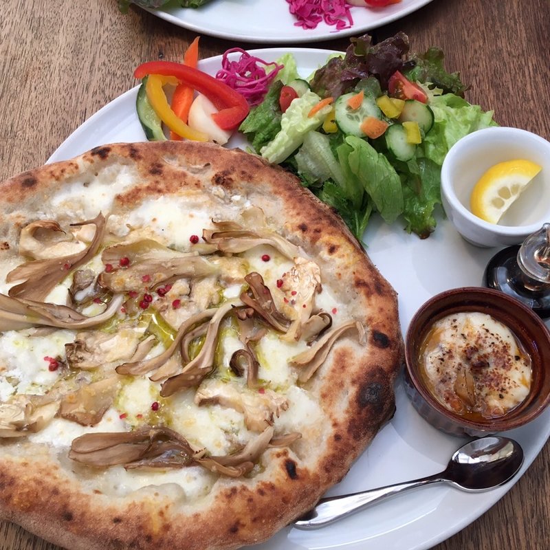 マイタケのピッツァ(茶屋雨巻)