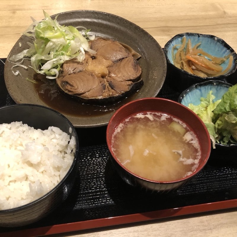 煮魚定食(マグロの尾の身)(とろ鮪　人形町店)