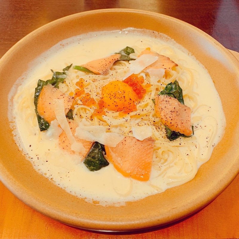 スモークサーモンといくらの和風カルボナーラ(スパラ)
