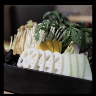 お任せ野菜9種盛(真巴石‐シンバセイ‐ 薬膳火鍋 しゃぶしゃぶ 渋谷店)