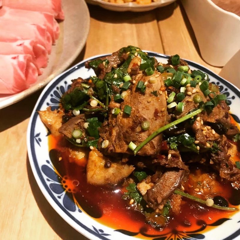 ミックスモツの四川風煮込み(真巴石‐シンバセイ‐ 薬膳火鍋 しゃぶしゃぶ 渋谷店)