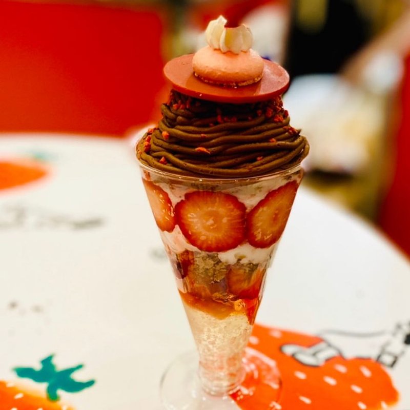 バレンタインいちごパフェ(阪神百貨店)