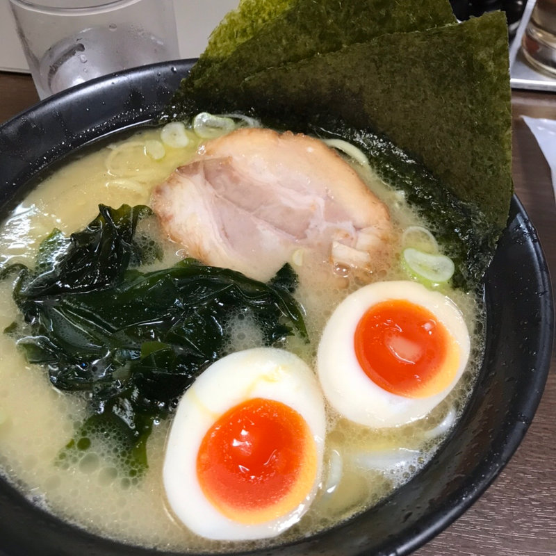 (横浜らーめん 壱八家 スカイビル店 （よこはまらーめん いっぱちや）)