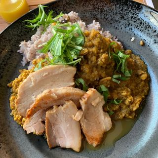 あいがけカレー(鳥ガラ貝出汁カレー専門店天)
