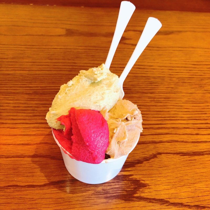 ピスタチオ　カフェラテ　木苺(ジェラテリア　エバール　ジジ)