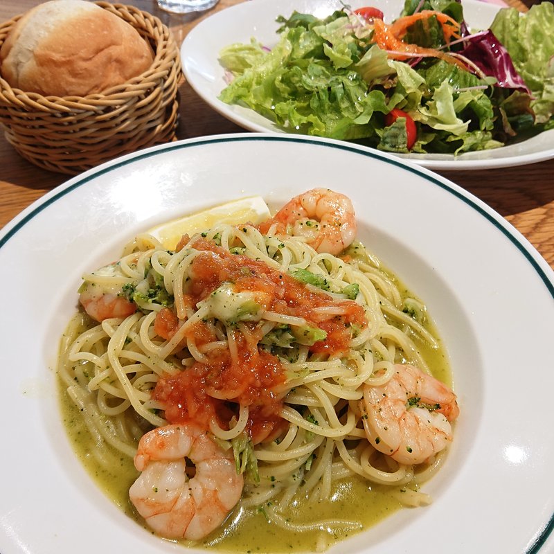 海老とブロッコリーのバジルソース(～ビアカフェ＆レストラン～ アイビアー・ルサンパーム アトレ川崎店)