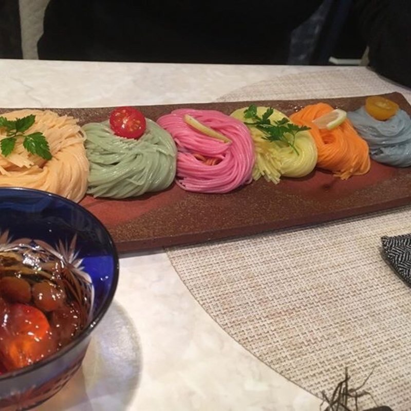 五色そうめん(五色そうめんBar ぶろんれちゅ)