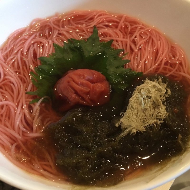 梅とろろにゅうめん(五色そうめんBar ぶろんれちゅ)