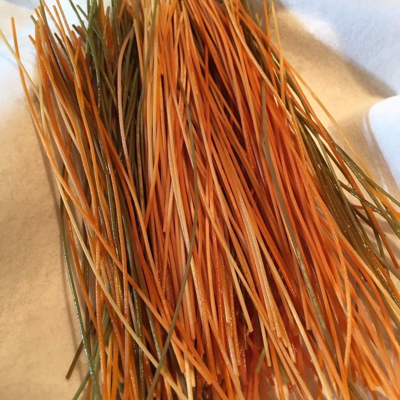 そうめん揚げ(五色そうめんBar ぶろんれちゅ)