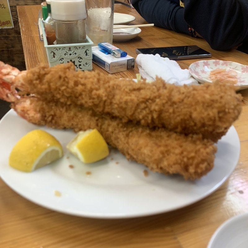 特大エビフライ(立ち飲みやけくそ)