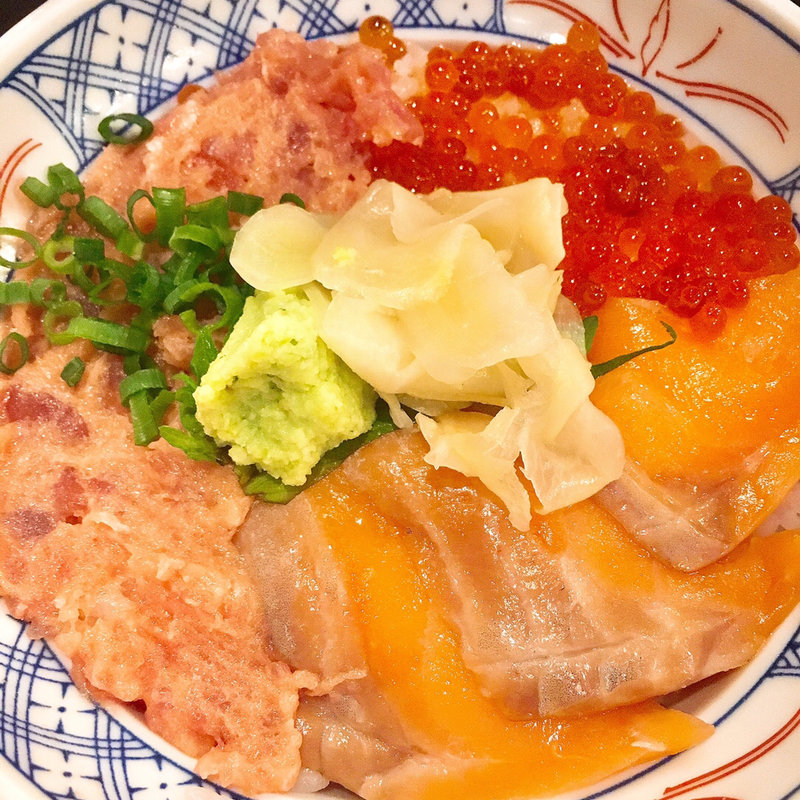 いくらサーモンネギトロ丼(磯丸水産 柏東口店)