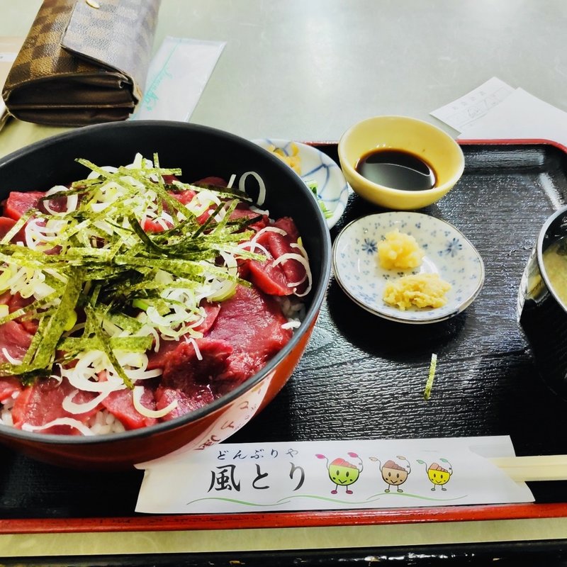 馬刺身丼(風とり)