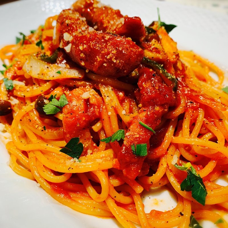 粗挽ソーセージのナポリタン(チーズとWINE)