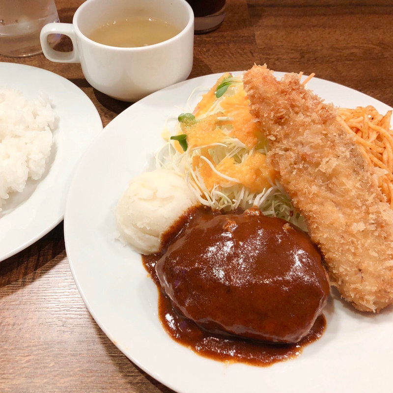 ハンバーグ・デミグラスソース&鶏ささみ梅しそフライ(路地ダイニング こめり)