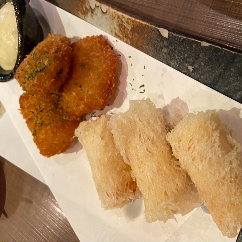 海鮮網春巻きとホキフライタルタルソース(居酒屋 ざかぐら)