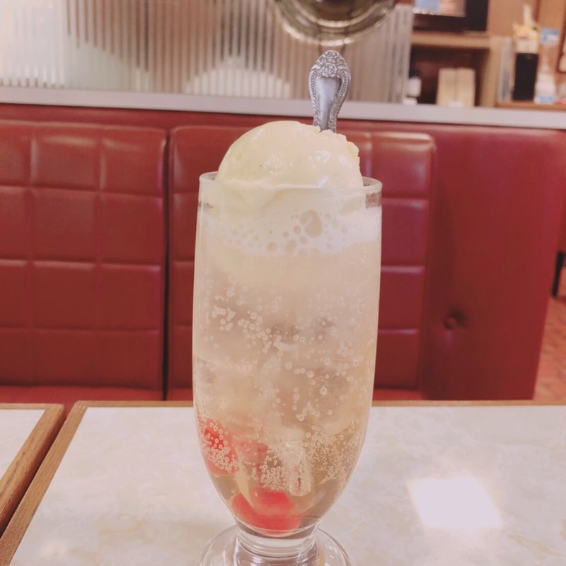 はまの屋特製クリームソーダ(はまの屋パーラー)