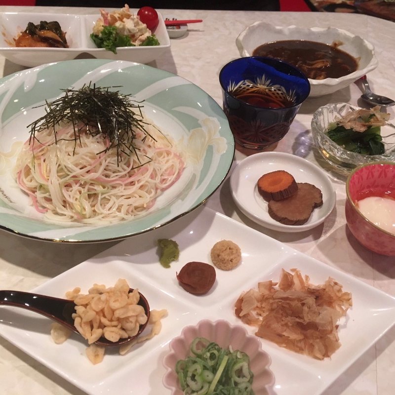 そうめん(五色そうめんBar ぶろんれちゅ)