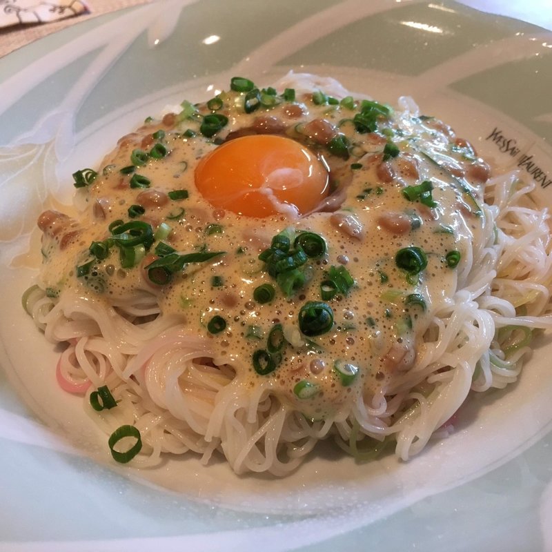 ふわふわなっとうそうめん(五色そうめんBar ぶろんれちゅ)