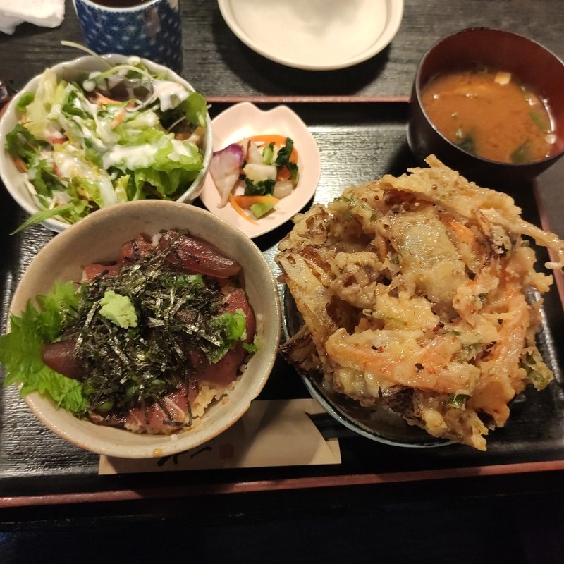 欲ばり丼どんセット(居酒屋 さんぼん木 （サンボンギ）)