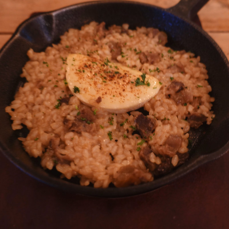 焼きカマンベールと国産牛スジ肉のリゾット(BONDAI CAFE)