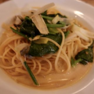広島産牡蠣と下仁田ネギ・ホウレン草のクリームソーススパゲティ(BONDAI CAFE)