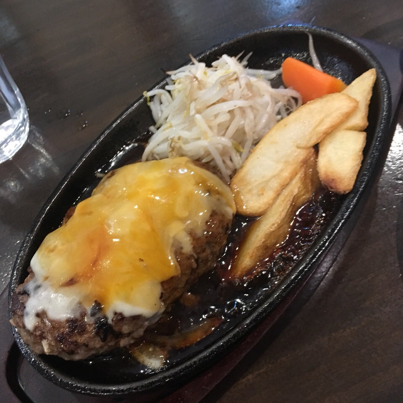 ハンバーグ(牛舎)