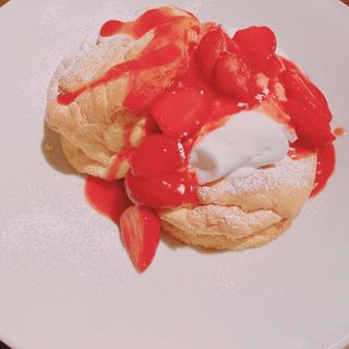 苺のスフレパンケーキ(she お肉とお野菜)