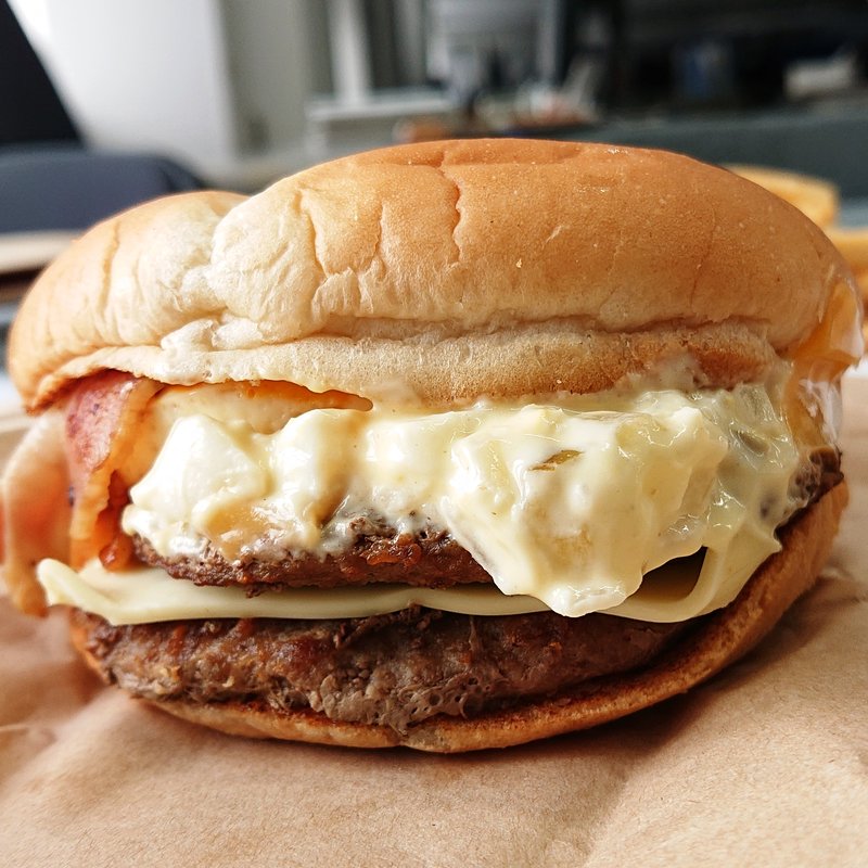 2種チーズのダブルベーコンエッグバーガー(ファーストキッチン 川崎店)