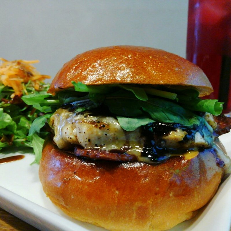 薫製ブルーベリーチキンバーガー(クラフトバーガー 堂島)