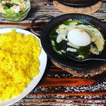 チーズ&エッグカレー(ほうれん草)(ヨゴロウ （YOGORO）)