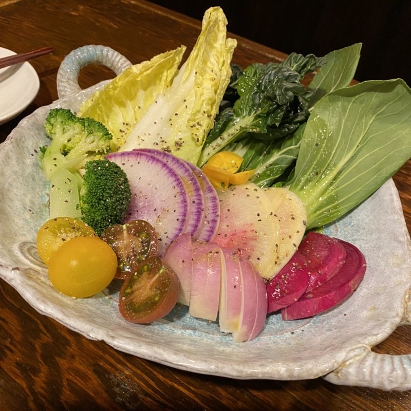 生サラダ(居酒屋佐伯屋門仲本店)