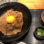 黒毛和牛特選丼(焼肉トラジ 横浜モアーズ店)