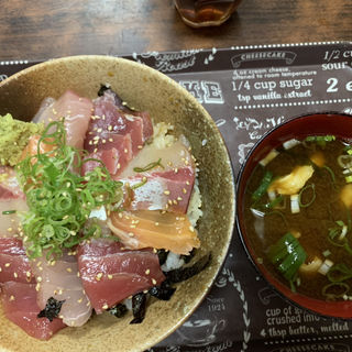 海鮮丼(びっくり麺亭 )