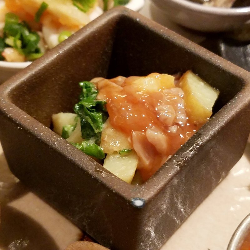 菜の花と新ジャガのポテトサラダ酒盗(酒 秀治郎)