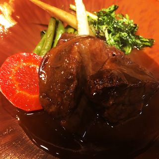 赤ワインで柔らかく煮込んだ
A5ランク和牛ほほ肉のカツレツ(ビストロオーズ)