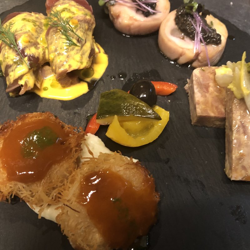 旬の食材を使った前菜の盛り合わせ4種(ビストロオーズ)